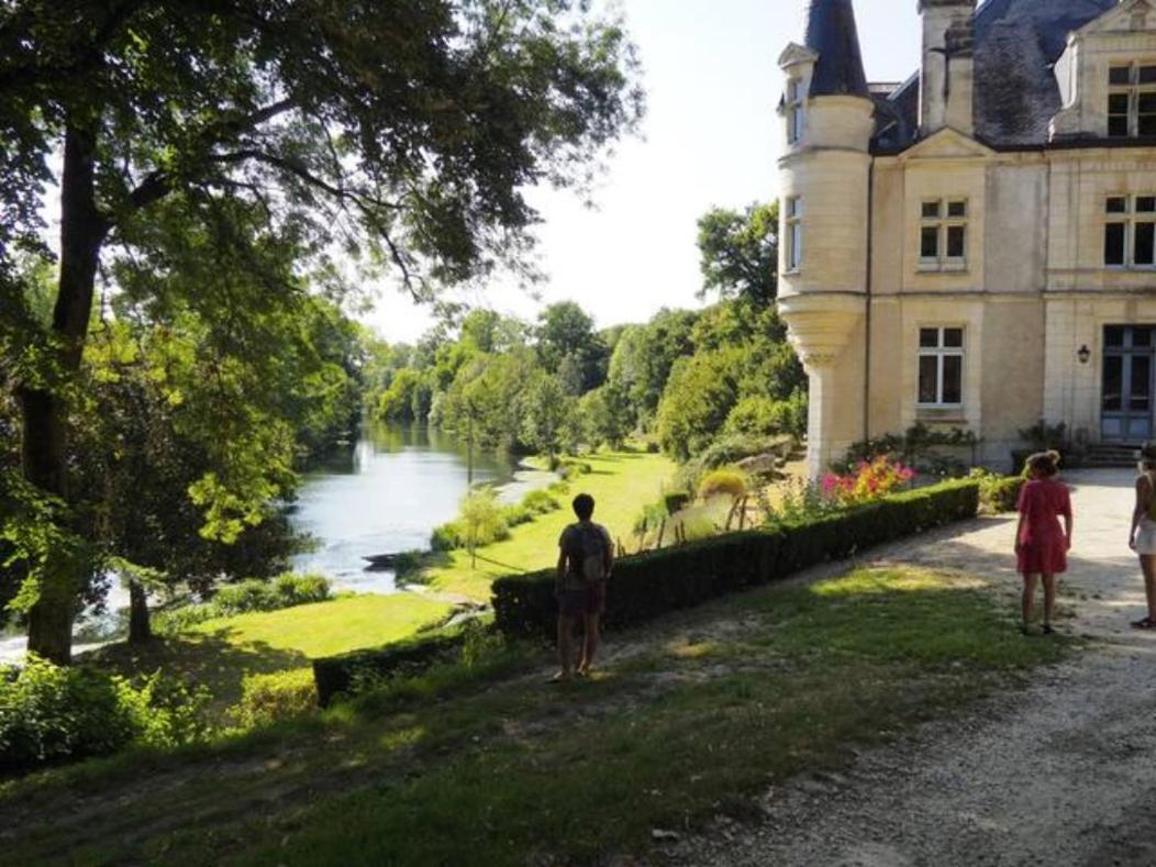 Chateau Des Loups - Les Cedres Bleus Echire Экстерьер фото